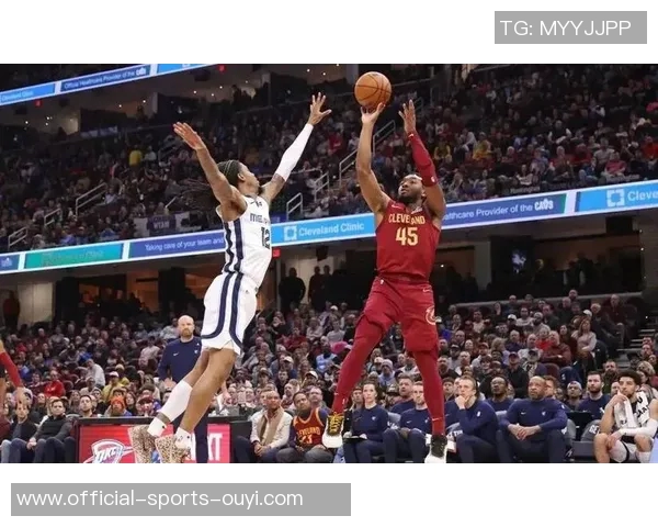 NBA篮球队员精彩瞬间图片集锦展现运动员风采与激情